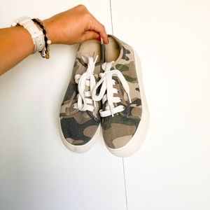 New camo camouflage American eagle platform sneakers size 7